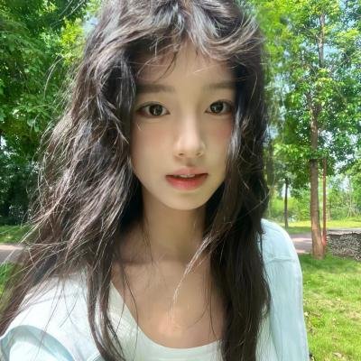 一位站立的人